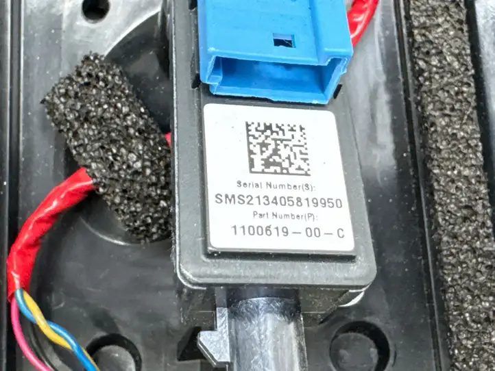 Tesla Model Y (2019 - 2024) 151625500E Наружная накладка стойки B — фото 13
