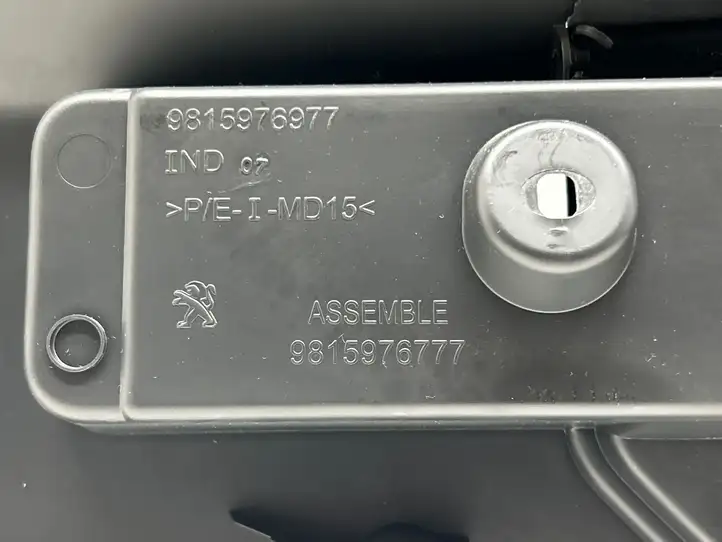 Peugeot 5008 II (2020 - ) 9815976777 Комплект обшивки крышки багажника — фото 2