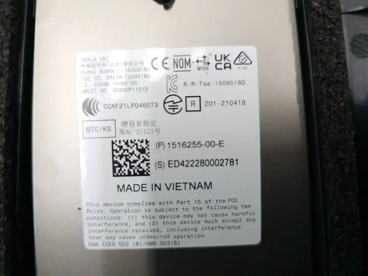 Tesla Model Y (2019 - 2024) 151625500E Наружная накладка стойки B — фото 4