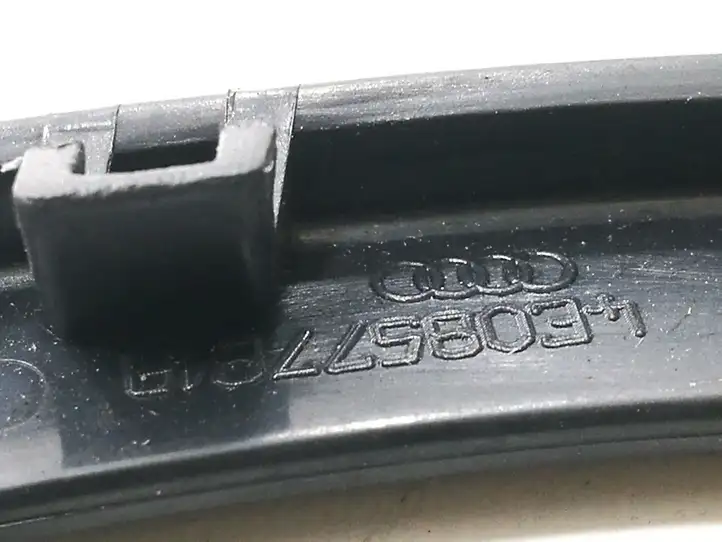 Audi A8 S8 D3 4E (2005 - 2007) 4E0957781A Накладка ремня безопасности — фото 3