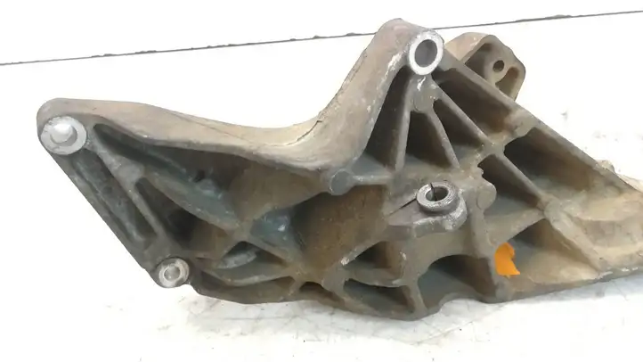 Land Rover Range Rover Sport L320 (2005 - 2009) 4H2Q10239EB Кронштейн генератора — фото 2