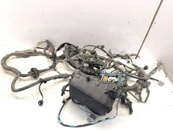 Toyota Prius (XW30) (2009 - 2015) 8211247030 Прочая электропроводка — фото 1
