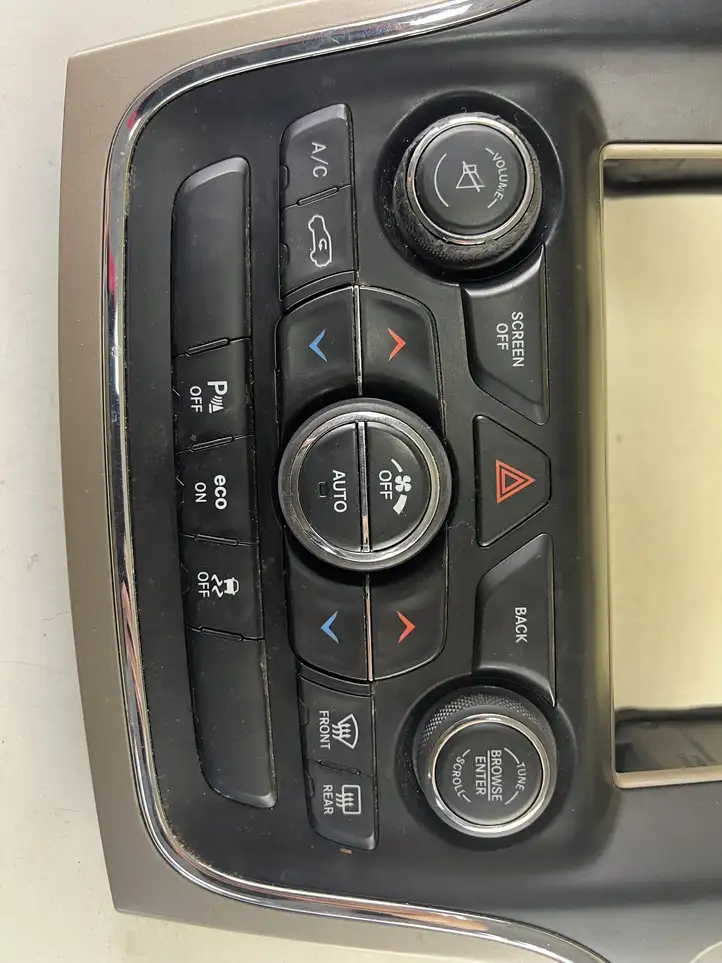 Jeep Grand Cherokee (2010 - 2021) 05091847AF Центральная отделка панели приборов — фото 5