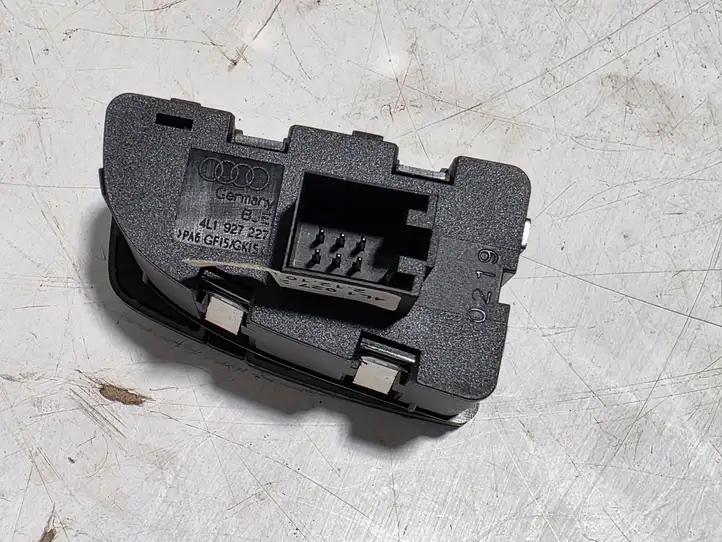 Audi A6 S6 C6 4F (2008 - 2011) 4L1927227 Кнопка бардачка — фото 2