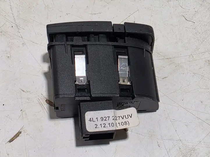 Audi A6 S6 C6 4F (2008 - 2011) 4L1927227 Кнопка бардачка — фото 3