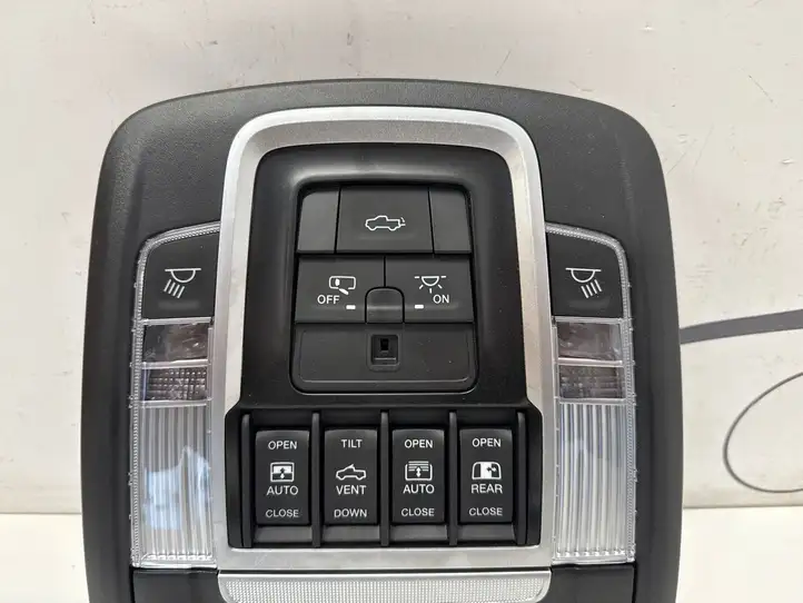 Dodge Ram (2018 - ) 6EK031X7AF Передняя подсветка — фото 2