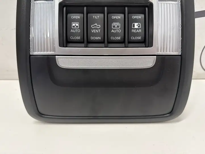 Dodge Ram (2018 - ) 6EK031X7AF Передняя подсветка — фото 3