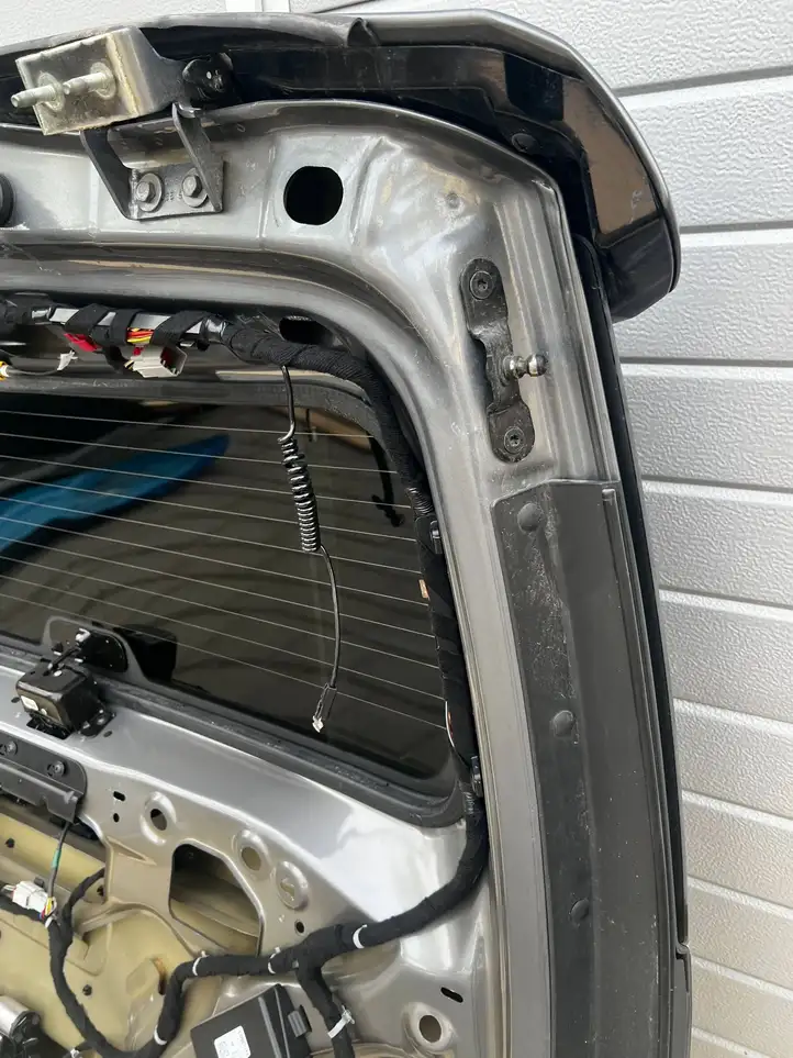 Cadillac Escalade IV (2014 - 2019) 22756788 Крышка багажника — фото 17