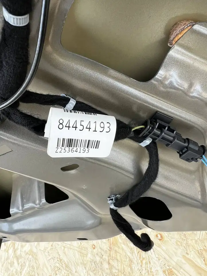 Cadillac Escalade IV (2014 - 2019) 22756788 Крышка багажника — фото 25