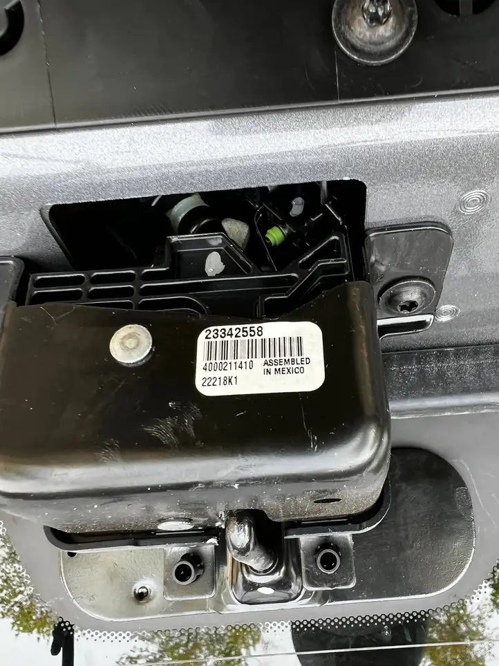 Cadillac Escalade IV (2014 - 2019) 22756788 Крышка багажника — фото 27