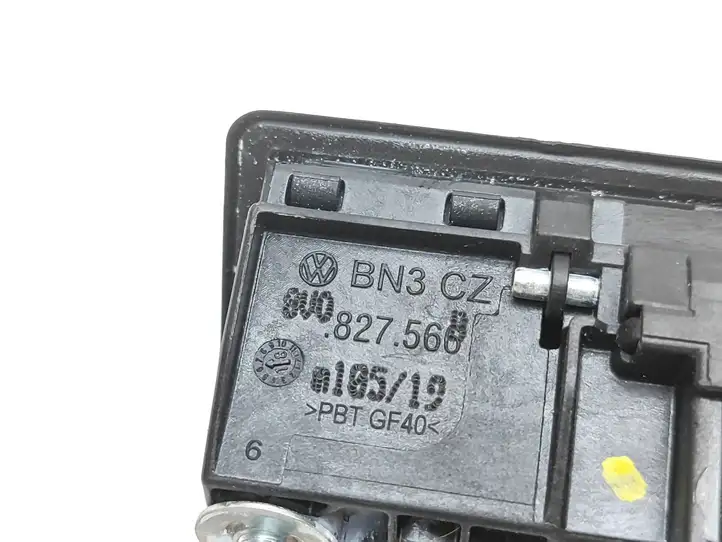 Audi A3/S3 8V (2012 - 2016) 8U0827566 Ручка багажника с камерой — фото 3