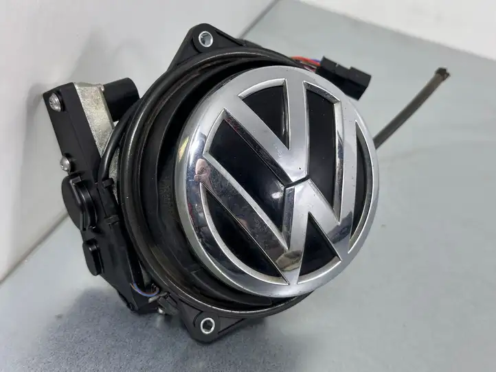 Volkswagen PASSAT B8 (2015 - ) 3G0827469H Ручка багажника с камерой — фото 1