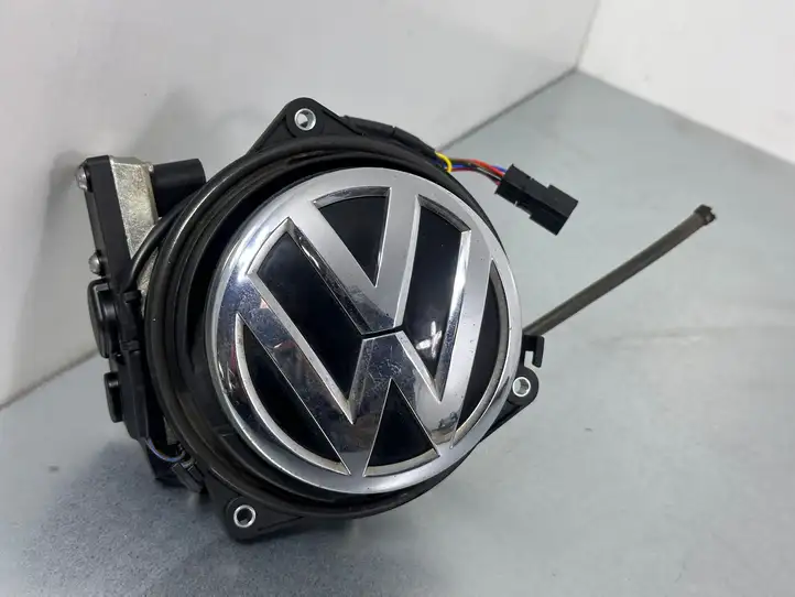 Volkswagen PASSAT B8 (2015 - ) 3G0827469H Ручка багажника с камерой — фото 3