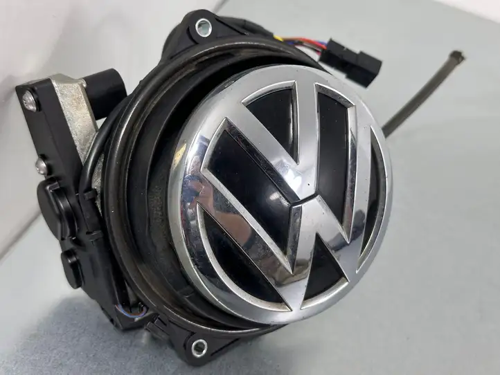 Volkswagen PASSAT B8 (2015 - ) 3G0827469H Ручка багажника с камерой — фото 4