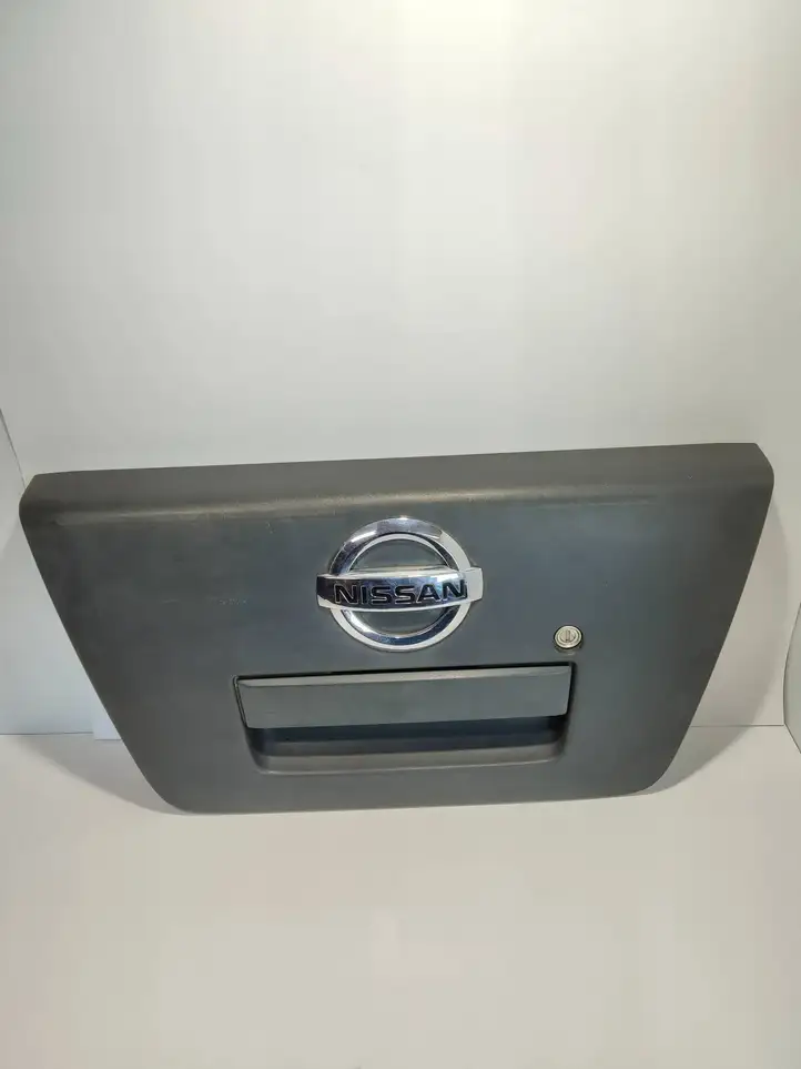 Nissan Navara D40 (2004 - 2015) Ручка багажной двери — фото 1