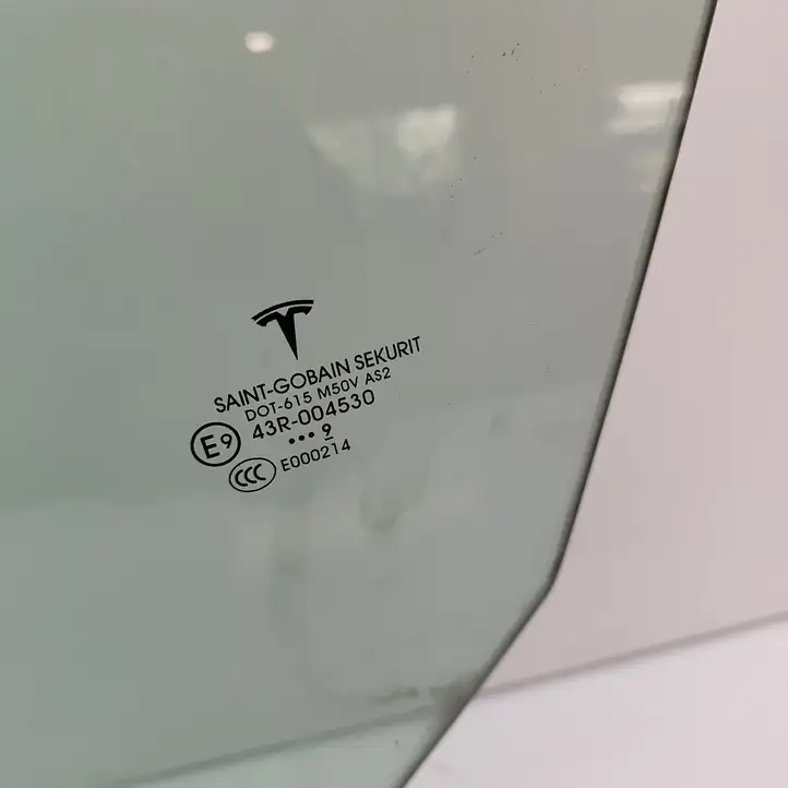 Tesla Model 3 (2017 - 2023) 107790099A Стекло передней двери — фото 6