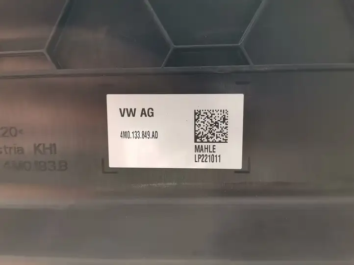 Audi RS Q8 (2019 - ) 4M0133849AD Крышка двигателя декоративная — фото 2