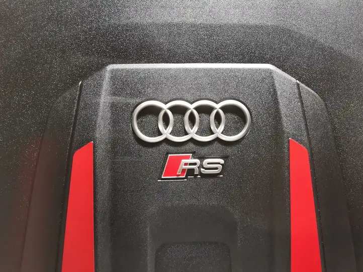 Audi RS Q8 (2019 - ) 4M0133849AD Крышка двигателя декоративная — фото 7