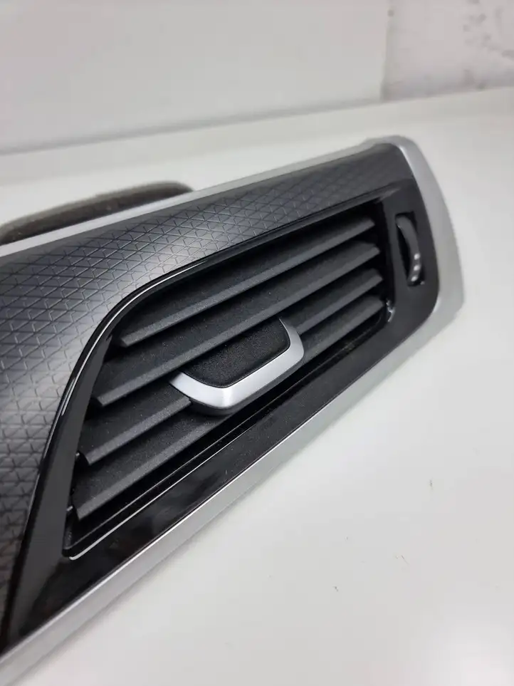 BMW 5 G30 G31 (2016 - ) 9882257 Декоративная планка — фото 3