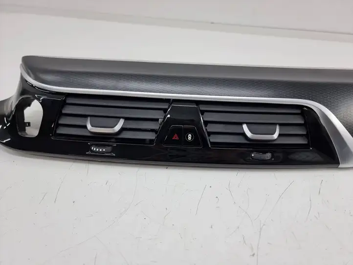 BMW 5 G30 G31 (2016 - ) 9882257 Декоративная планка — фото 4