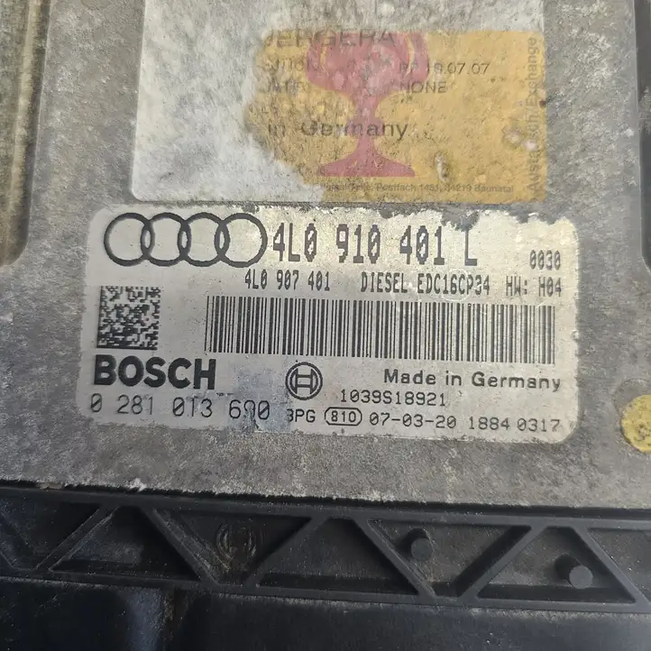 Audi Q7 4L (2005 - 2009) 4L0910401L Блок управления двигателем (ЭБУ) — фото 4