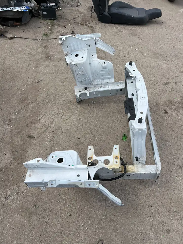 Dacia Spring (2021 - ) Другая часть кузова — фото 2