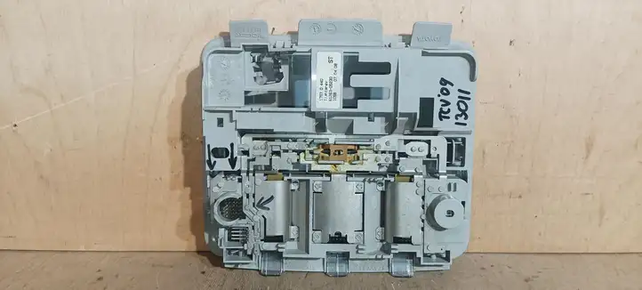 Toyota Corolla Verso AR10 (2004 - 2009) 8126305230 Передняя подсветка — фото 7