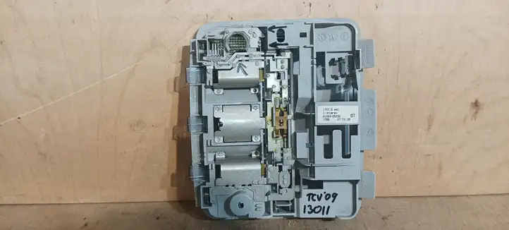 Toyota Corolla Verso AR10 (2004 - 2009) 8126305230 Передняя подсветка — фото 11