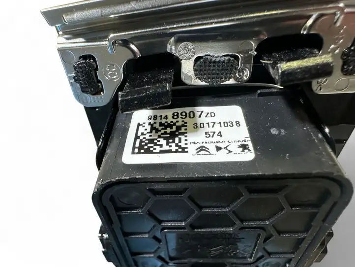 Opel Astra L (2020 - ) 98148907 Ручка стеклоподъемника — фото 4