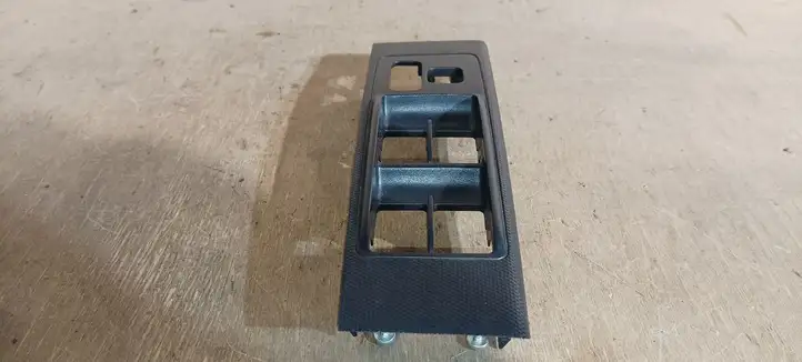 Toyota Corolla Verso AR10 (2004 - 2009) 742320F010 Накладка кнопки стеклоподъемника — фото 2