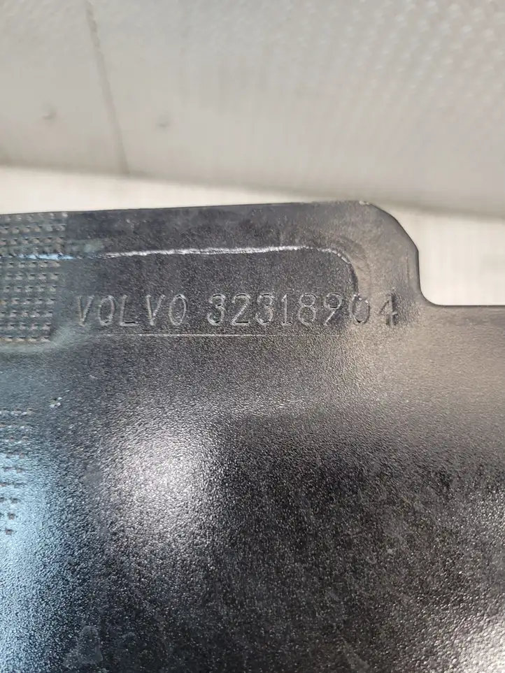 Volvo XC40 (2017 - ) 32318904 Усилитель переднего бампера — фото 3