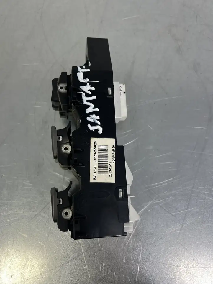 Hyundai Santa Fe (2012 - 2015) 935702W620 Блок кнопок стеклоподъемников — фото 7