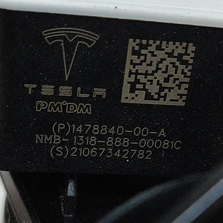 Tesla Model 3 (2017 - 2023) 109508200C Крышка топливного бака — фото 11