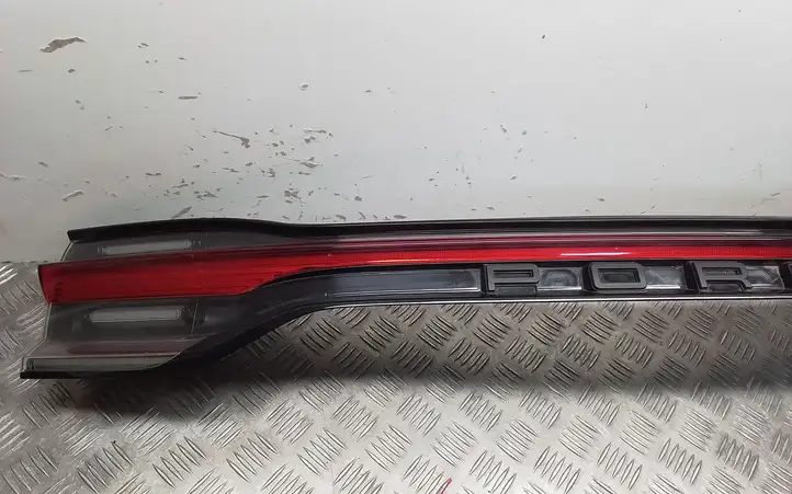 Porsche Macan (95B) (2019 - ) 95B845308A Задний фонарь в крышке багажника — фото 3