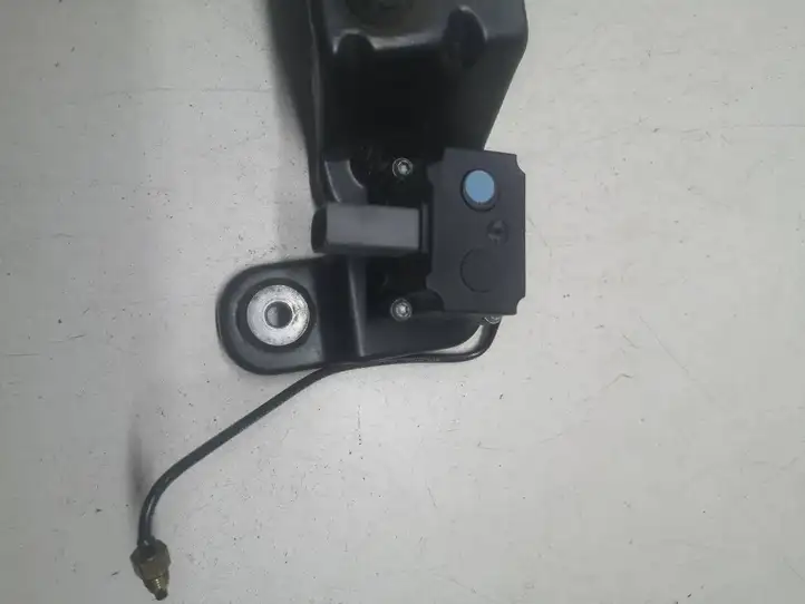 BMW X5 E70 (2006 - 2013) 6789938 Кронштейн пневмокомпрессора — фото 3