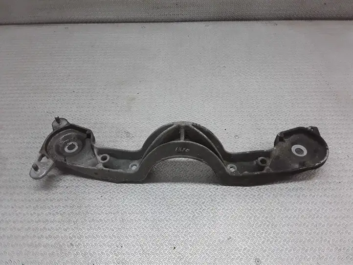 BMW 3 E46   1095990 Кронштейн заднего редуктора