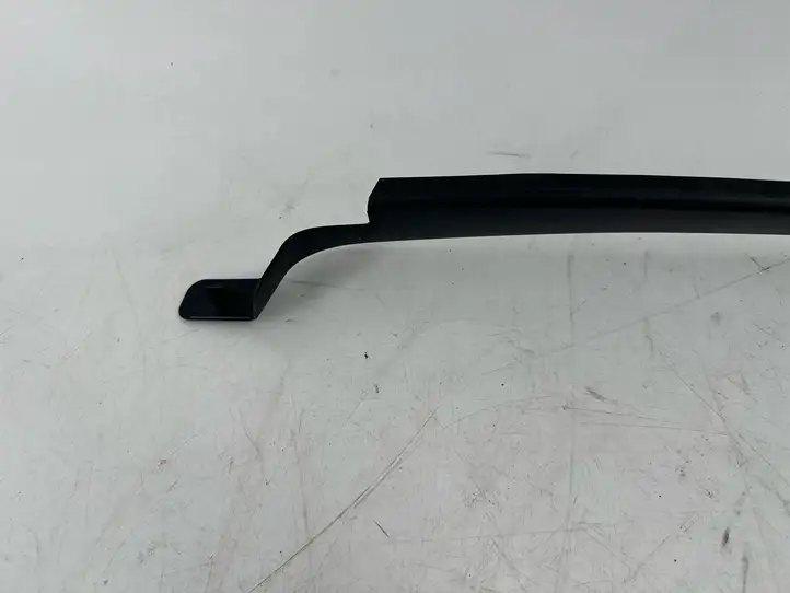 BMW 1 F20 F21 (2011 - 2019)  7270760  Рамка стекла передней двери