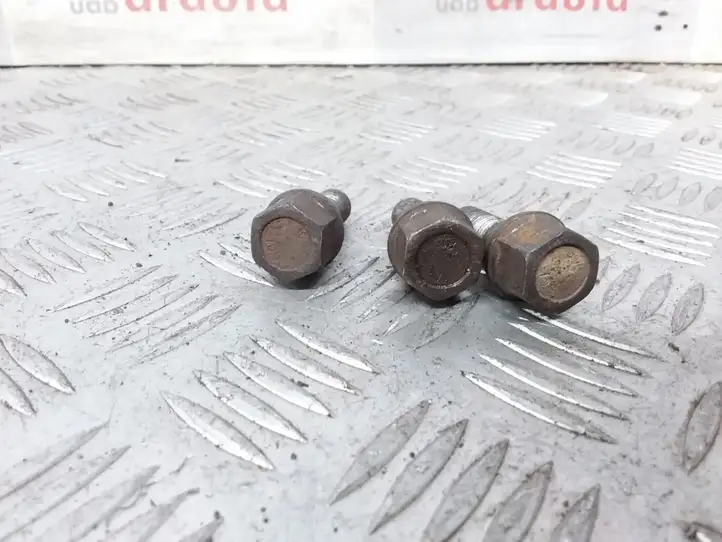 Peugeot 307 (2001 - 2005)   Болты/ гайки