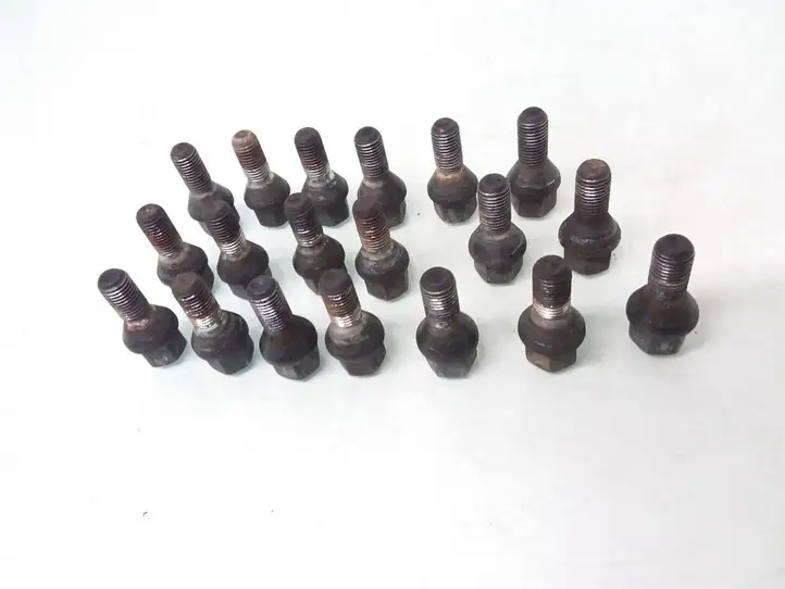 Opel Astra (2004 - 2009)   Болты/ гайки