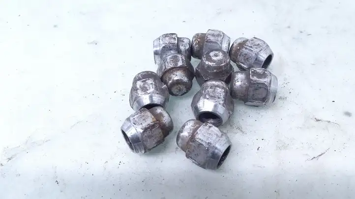 Nissan Juke I F15 (2010 - 2018)   Болты/ гайки