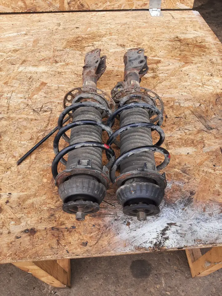 Honda Jazz (2004 - 2008)   Передний амортизатор с пружиной