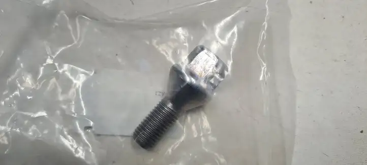 Renault Megane III (2009 - 2016)  402222121R Болты/ гайки