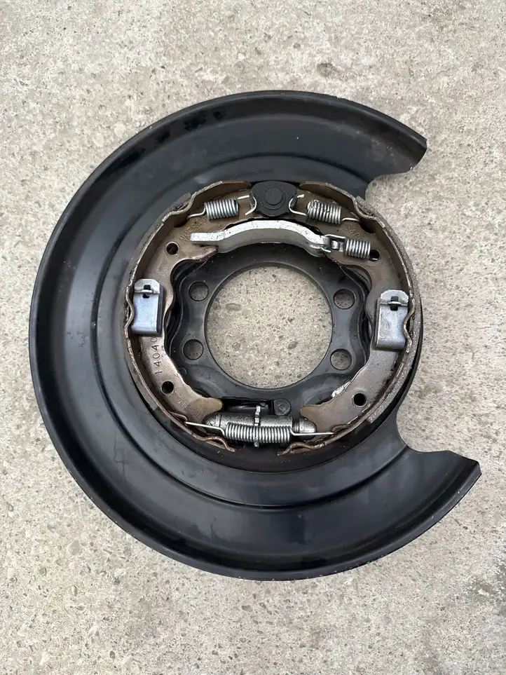 Subaru Forester SJ (2013 - 2018) 26704FJ010 Защитный кожух заднего тормозного диска — фото 6