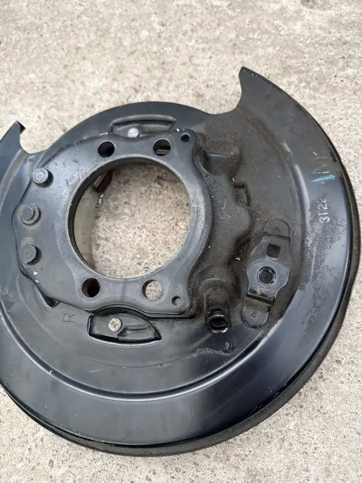 Subaru Forester SJ (2013 - 2018) 26704FJ000 Защитный кожух заднего тормозного диска — фото 2