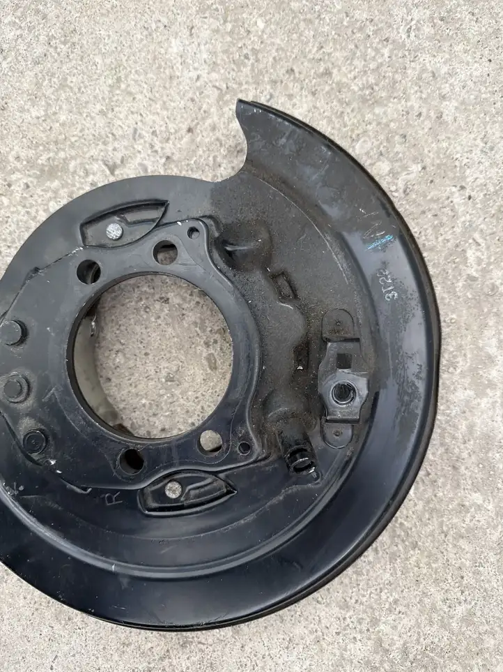 Subaru Forester SJ (2013 - 2018) 26704FJ000 Защитный кожух заднего тормозного диска — фото 6