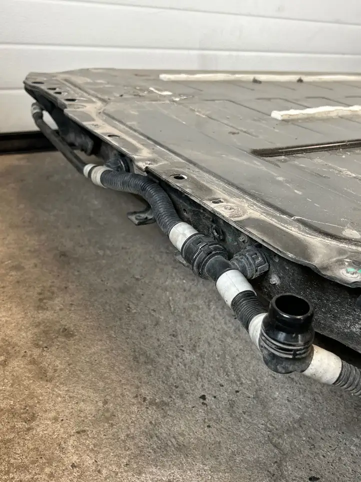 Tesla Model Y (2019 - 2024) TG3212360025WG Аккумулятор гибридного / электрического автомобиля — фото 2