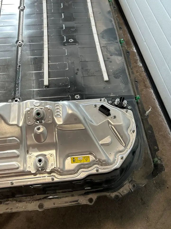Tesla Model Y (2019 - 2024) TG3212360025WG Аккумулятор гибридного / электрического автомобиля — фото 11