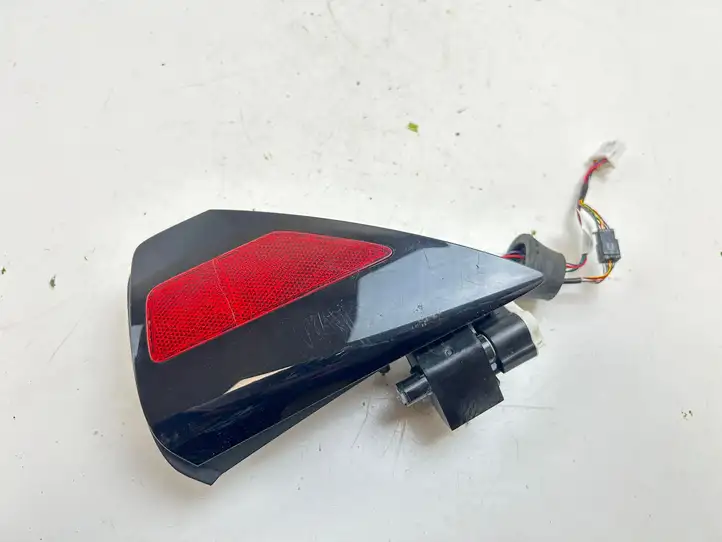 Tesla Model 3 (2017 - 2023) 147884000A Крышка зарядного разъема — фото 1
