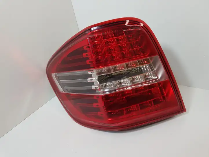 Mercedes-Benz ML W164 (2005 - 2011) A1649064600 Задний фонарь в кузове — фото 8