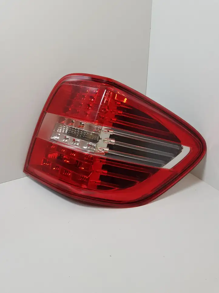 Mercedes-Benz ML W164 (2005 - 2011) A1649064700 Задний фонарь в кузове — фото 1